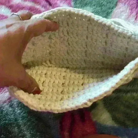 Cream crochet shoulder bag - Picture 2 of 3